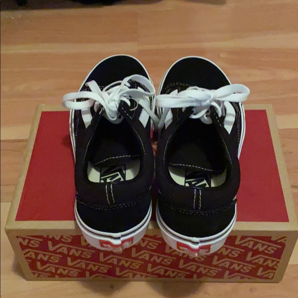 Vans - Picture 3 of 7
